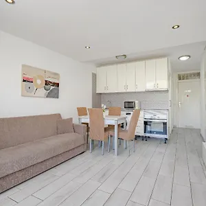 https://un-dormitorio-en-playa-de-las-americas.in-canary-islands.com